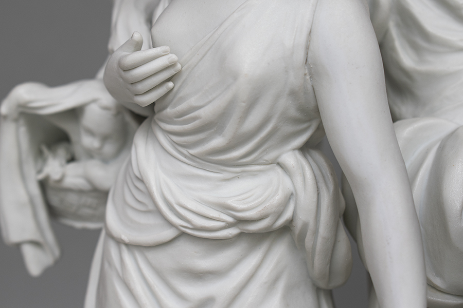 フランスアンティークの彫像　ドレープ.jpg